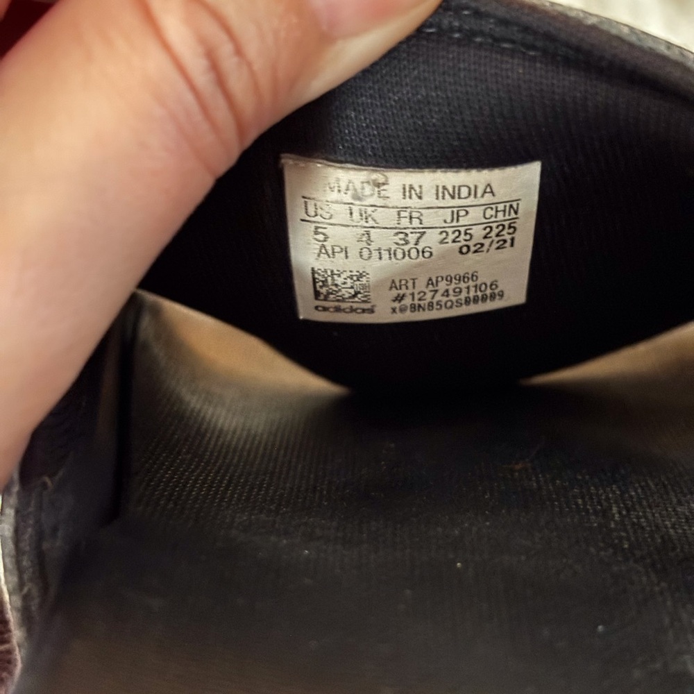 Adidas Black and White Shoe Label - Picture 4 of 6